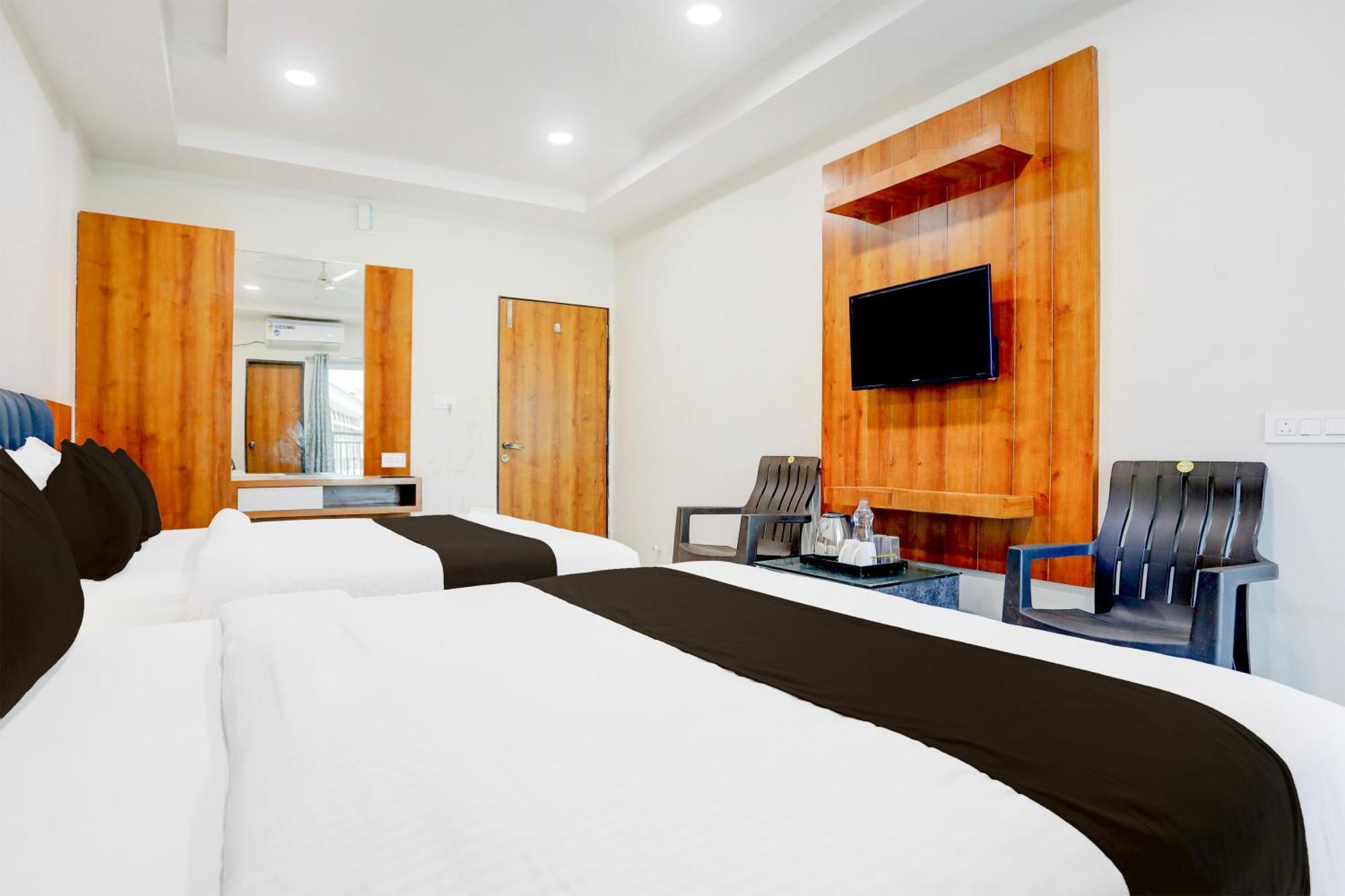 Super Townhouse Ambaji Formerly Hotel Kardhar Inn Kültér fotó